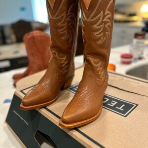 Tecovas Women’s The Annie Caramel 6.5 New!